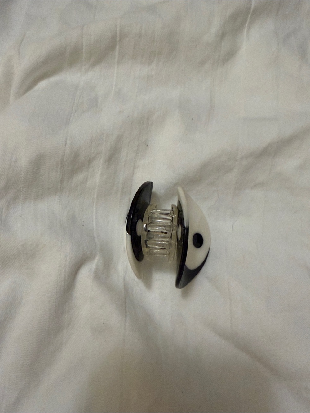 Black and White Yin Yang hair claw clip - Picture 3 of 4